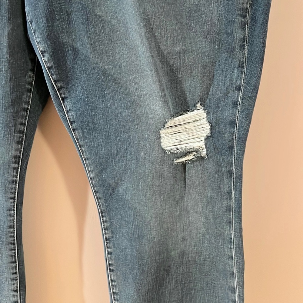 Good American Good Legs Jeans - Picture 5 of 8